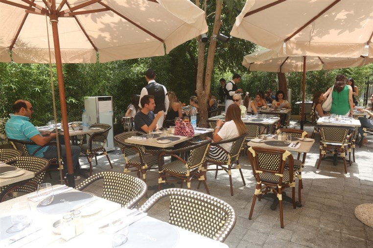 Les Fenetres Media Lunch